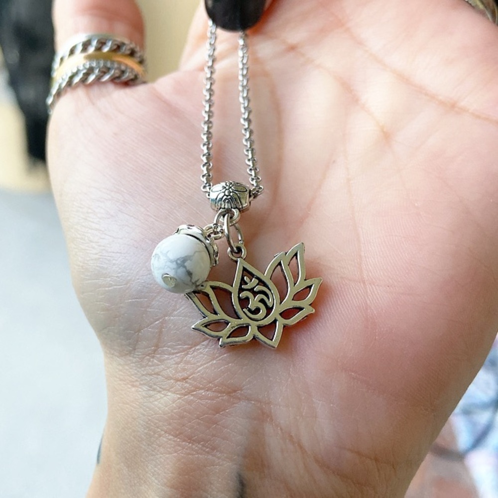 🔴lotus flower necklace howlite gemstone om sign steel chain boho bead necklace - Picture 7 of 9